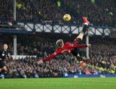 IM体育赛事直播入口-包含球员马修斯在比赛中突破困难，为球队进球的词条