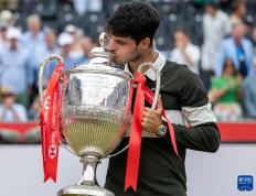 IM体育官网入口-戴维斯杯翻盘拉沃尔杯，阿尔卡拉斯惊艳四座的简单介绍