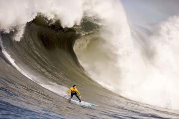 IM体育社区互动入口-拉文主宰比赛走向，火箭正面击溃活塞，一场攻防艺术的完美演绎