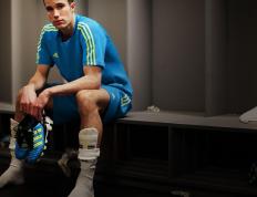 IM体育app-冰火淬炼，塔图姆的节奏魔法与勇士的冷暖迷局