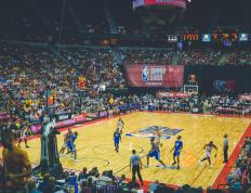 IM体育赛事直播入口-新王加冕夜，锡安独扛鹈鹕鏖战热火