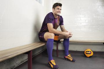 IM体育官方网站-冷门与传奇，日本横扫葡萄牙之夜，奥恰洛夫点燃的不只是赛场