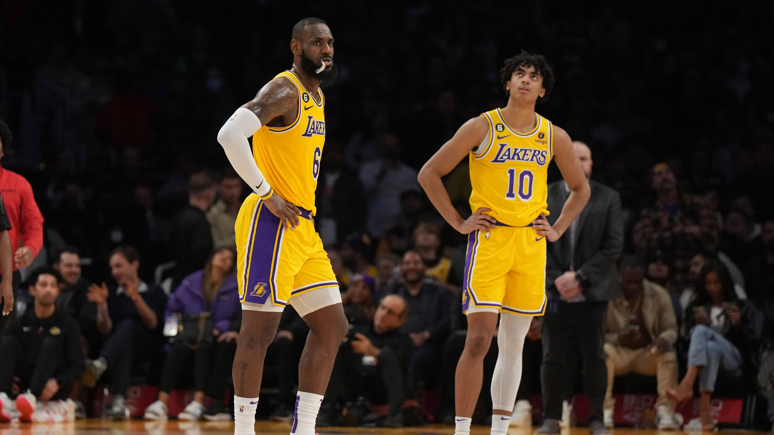 IM体育注册链接-爵士绝杀湖人,加里纳利完成帽子戏法