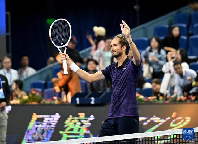 IM体育注册链接-英国网球队逆转意大利网球队,梅德韦杰夫送出助攻的简单介绍