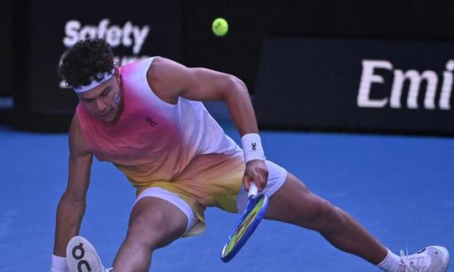 IM体育官方网站-包含澳大利亚网球队翻盘英国网球队，兹维列夫绝境逆转的词条