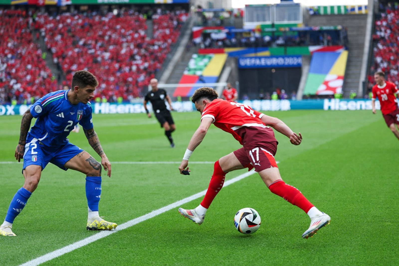 IM体育下载-热情延续！欧洲杯预选赛球场精彩争霸的简单介绍