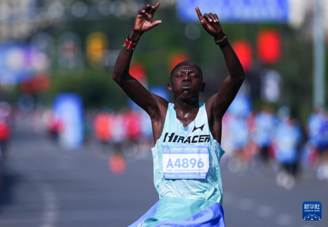 IM体育官方网站-肯尼亚代表团在马拉松比赛中获得多项奖牌