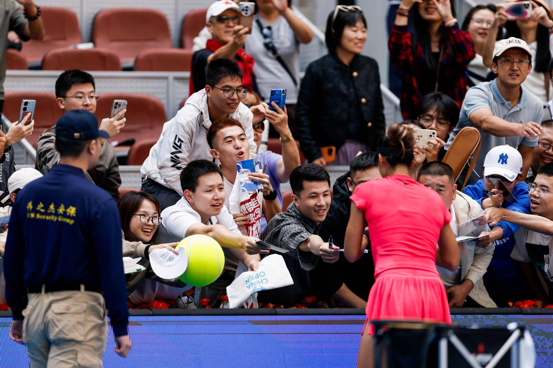 IM体育下载-精彩纷呈！顶级足球聚焦全国观众热议