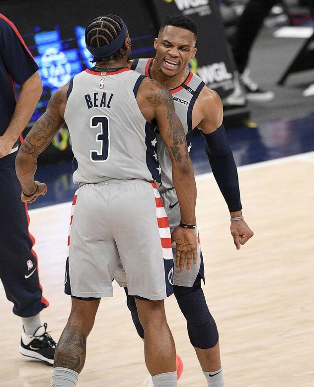 IM体育官方网-浙江队遭重庆逆袭，季后赛前景渺茫