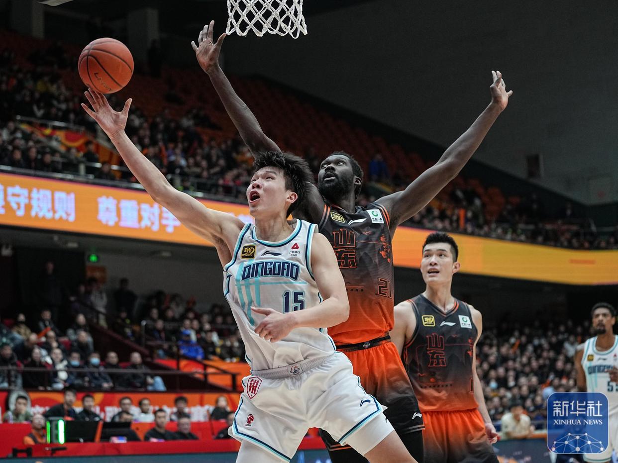 IM Sport-青岛男篮憾负新疆队，结束连胜