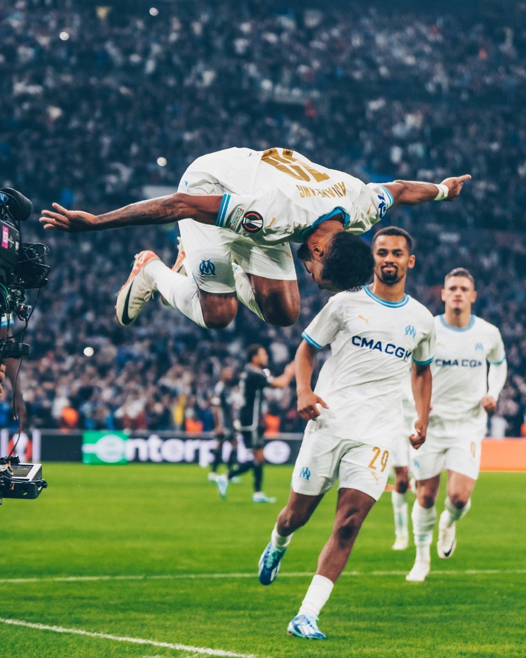 IM体育赛事直播入口-佛罗伦萨门将神勇扑点，力保球门不失的简单介绍