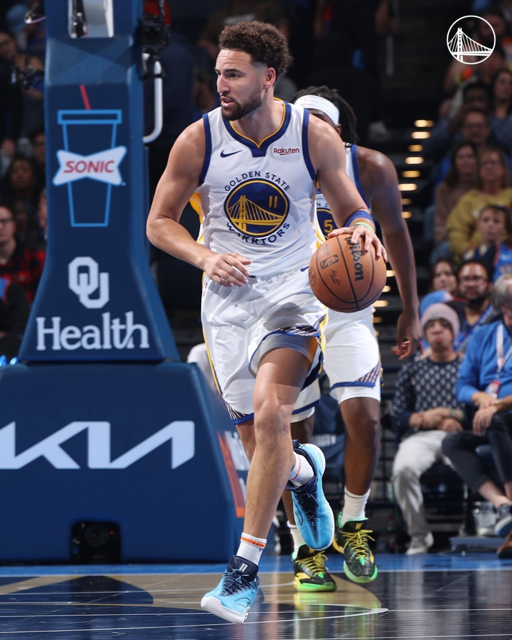 IM体育社区互动入口-关于骑士客场力克勇士，球队团结奋战赢得关键比赛的信息