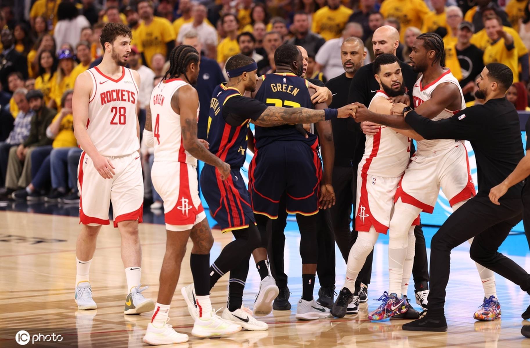 IM体育社区互动入口-关于骑士客场力克勇士，球队团结奋战赢得关键比赛的信息