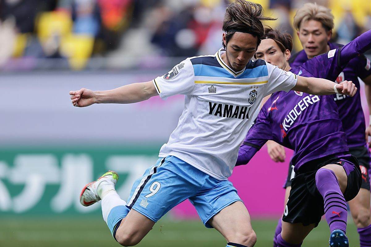 IM体育app-包含克劳利主场战胜对手，稳健保级局面的词条