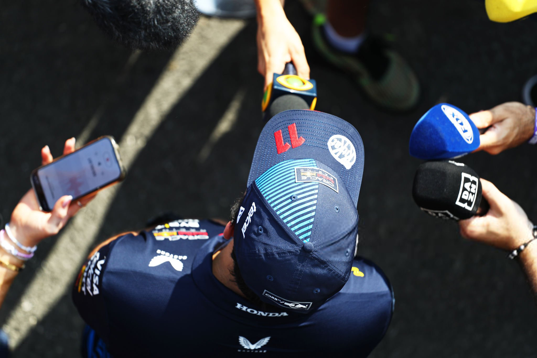 IM体育社区互动入口-关于红牛车队险胜雷诺车队，佩雷兹扛起全队的信息