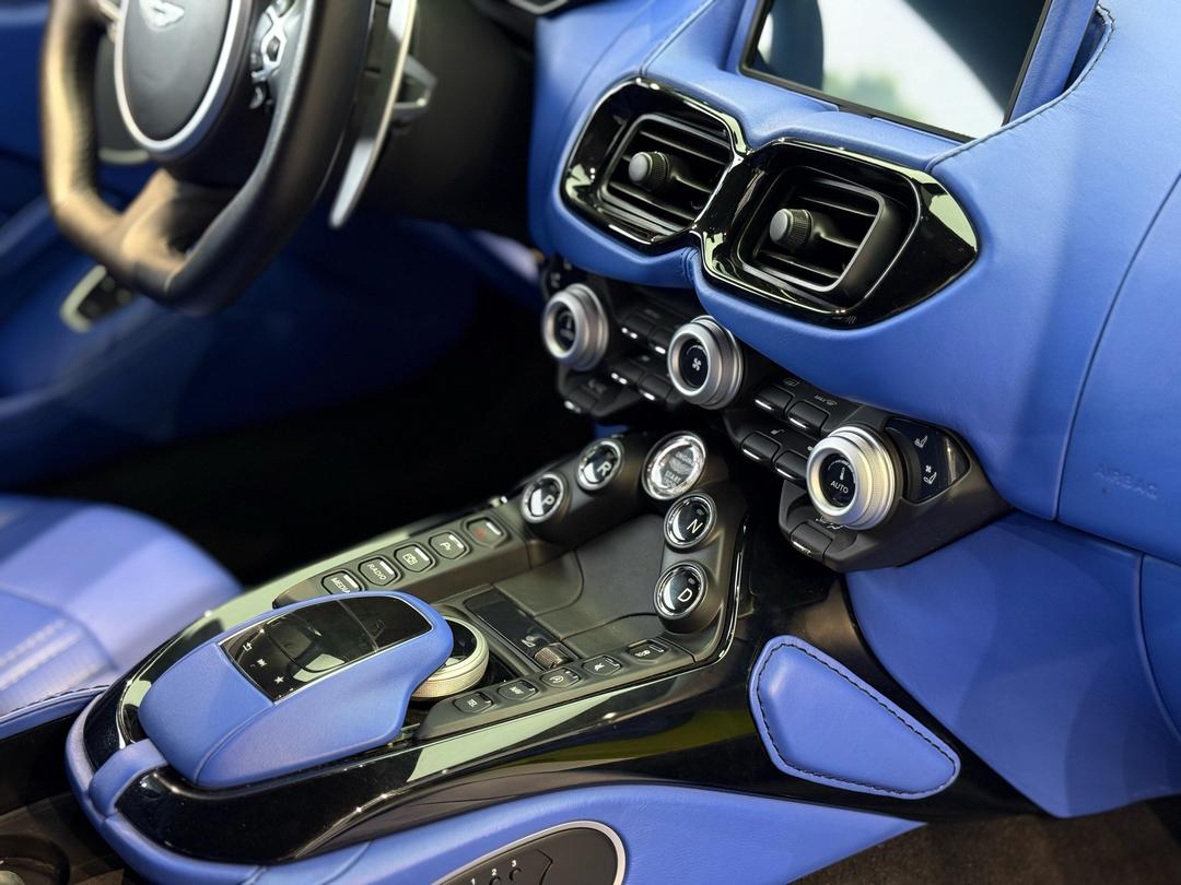 IM体育app-阿斯顿马丁横扫威廉姆斯，佩雷兹惊艳四座