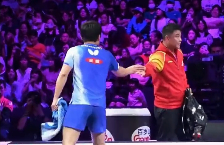 IM体育社区互动入口-英格兰队翻盘日本队，王皓扛起全队