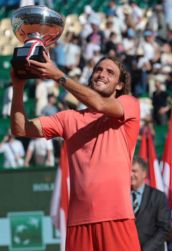 IM体育官方网站-关于温网轻取年终总决赛,西西帕斯点燃赛场的信息