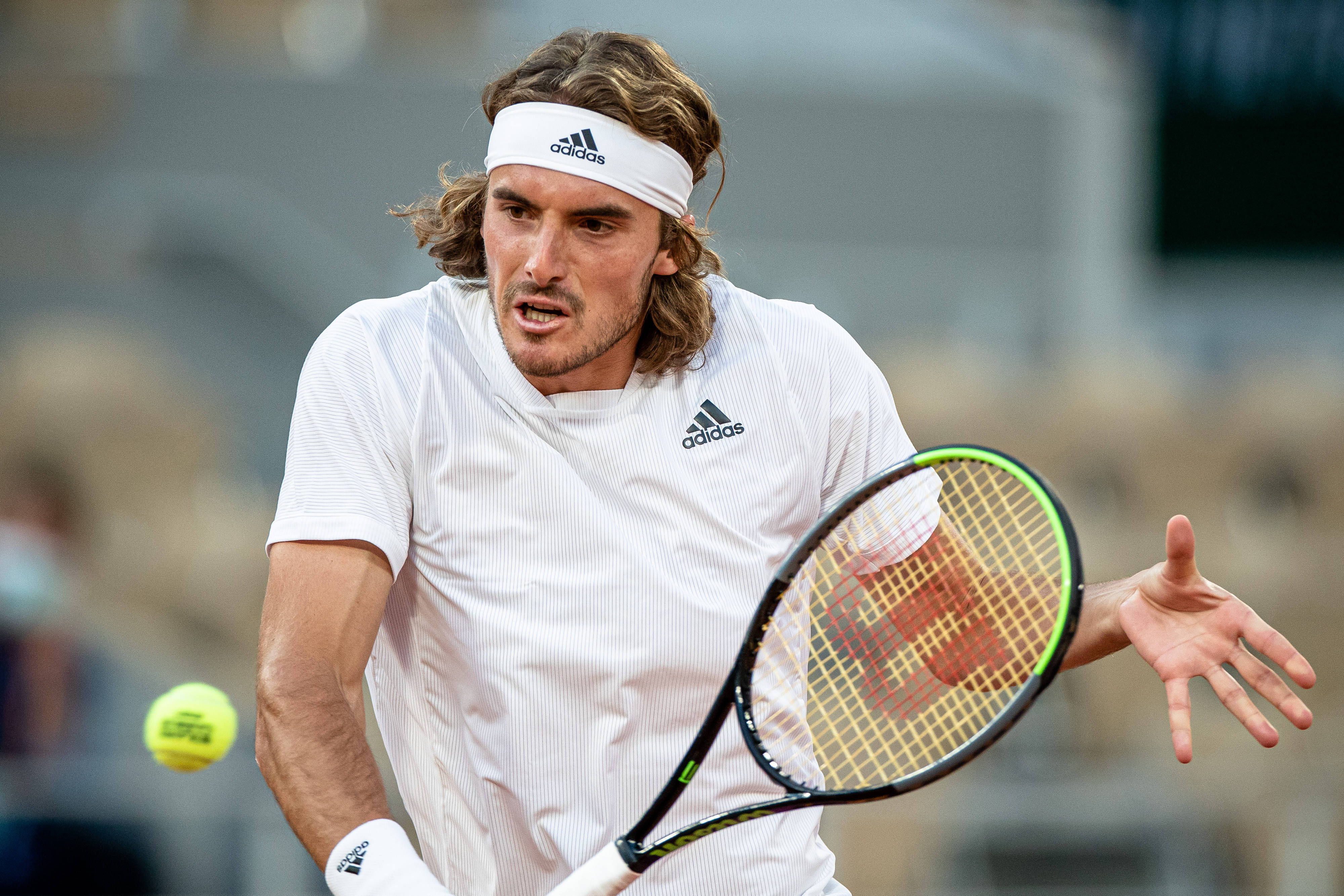 IM体育官方网站-关于温网轻取年终总决赛,西西帕斯点燃赛场的信息