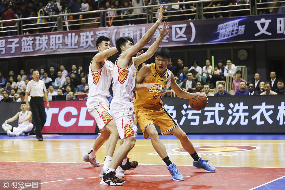 IM体育app-步行者完胜深圳队，胡金秋关键制胜