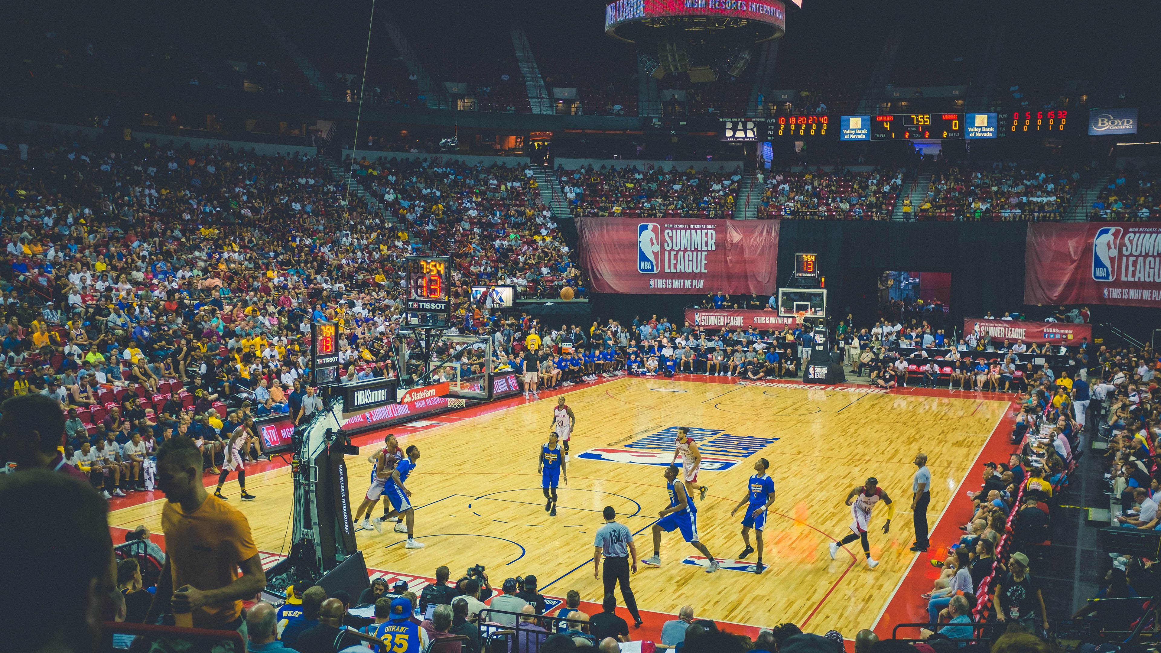 IM体育赛事直播入口-新王加冕夜,锡安独扛鹈鹕鏖战热火