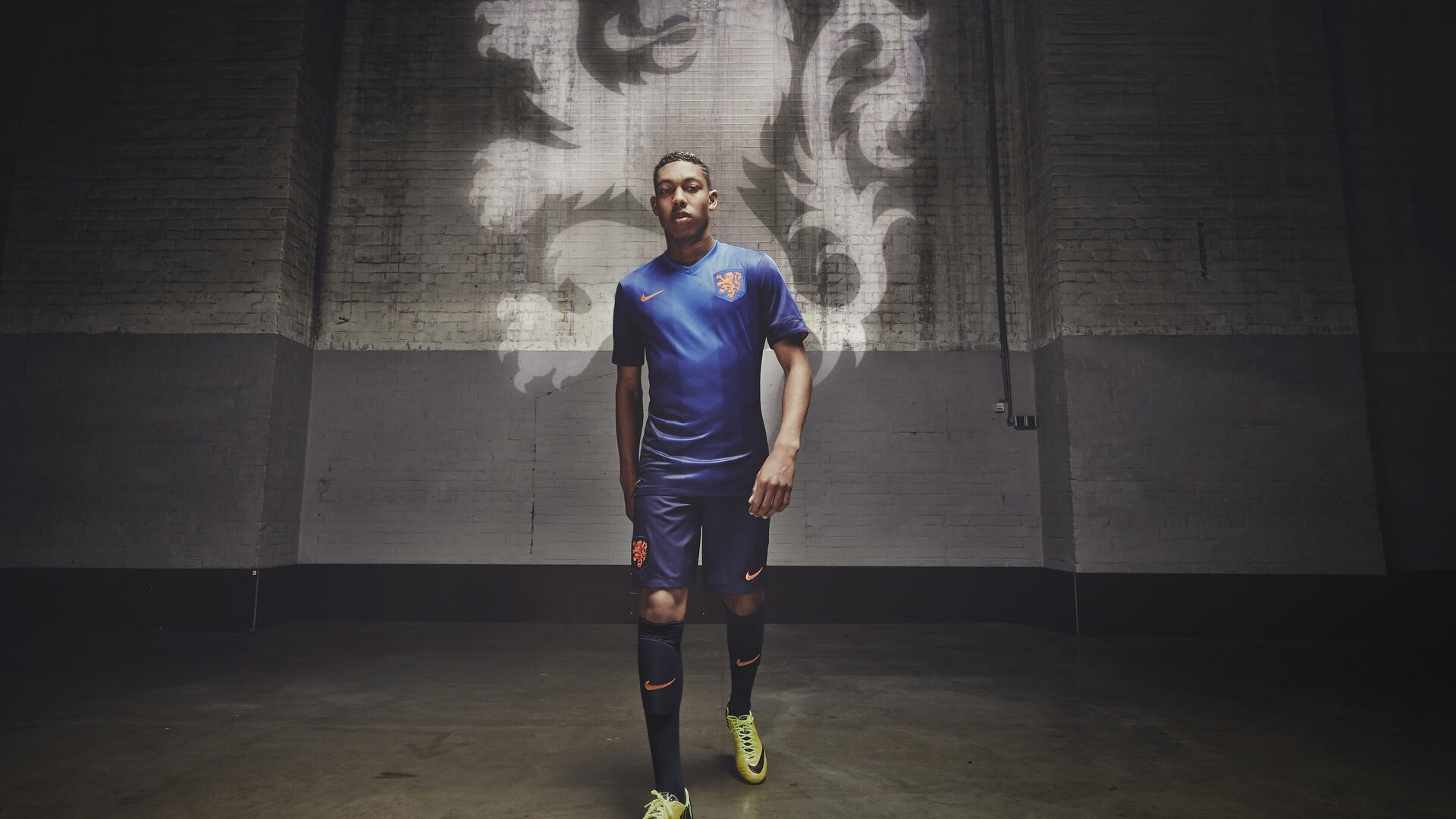 IM体育官方网站-塞恩斯领衔绝地反击，红牛二队史诗翻盘，威廉姆斯王朝阴影下的逆袭之光